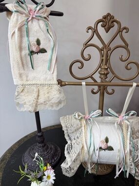 🌸 Hand Crafted Cream Lace Hand Towel and Toilet Paper Holder 🌸